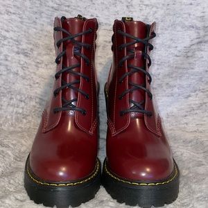 Dr. Martens Persephone in Shiraz women’s sz.9